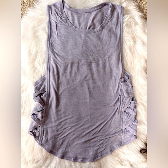 Lululemon size ?6 Var-City Muscle Tank
Heathered Lilac - Picture 6 of 9